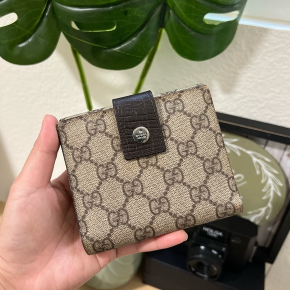 Gucci Handbags - 🔥GUCCI🔥Bifold Compact Wallet